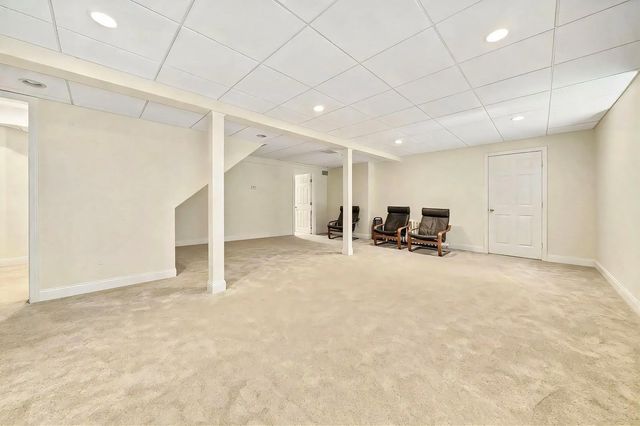 21 Elmwood Rd, Wellesley, MA 02481