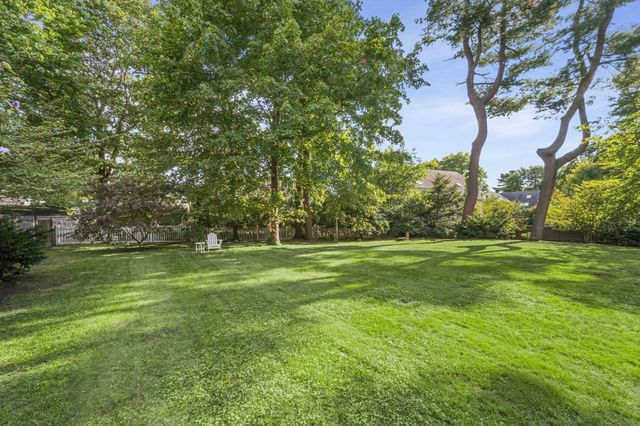 21 Elmwood Rd, Wellesley, MA 02481