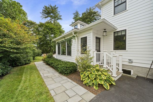 21 Elmwood Rd, Wellesley, MA 02481