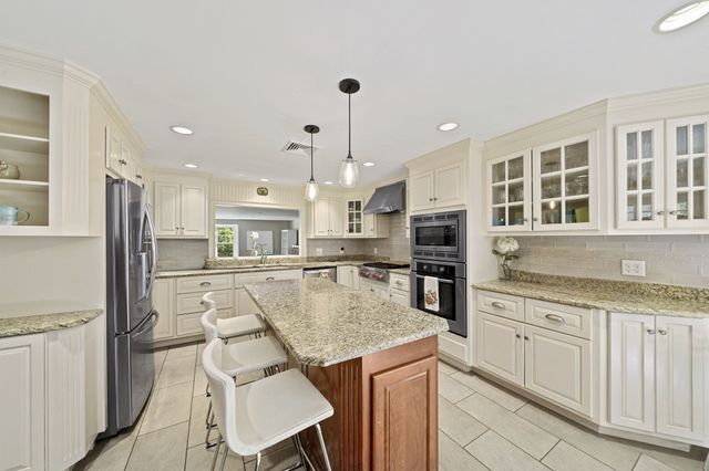 21 Elmwood Rd, Wellesley, MA 02481