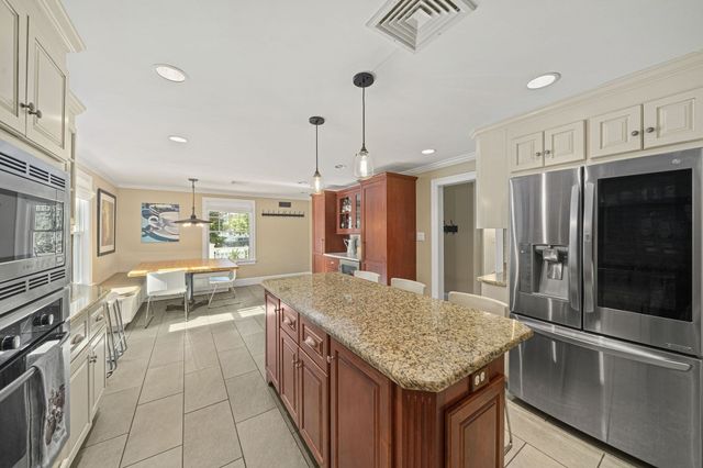 21 Elmwood Rd, Wellesley, MA 02481
