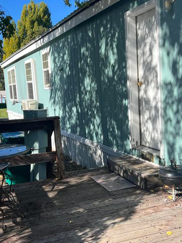 4000 Round Lake Road 106, Klamath Falls, OR 97601