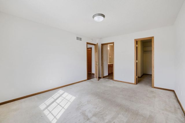 6778 Pine Crest Trail S, Cottage Grove, MN 55016