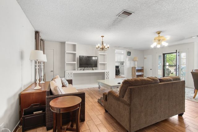 247 NE Highway Avenue, Fort Walton Beach, FL 32547