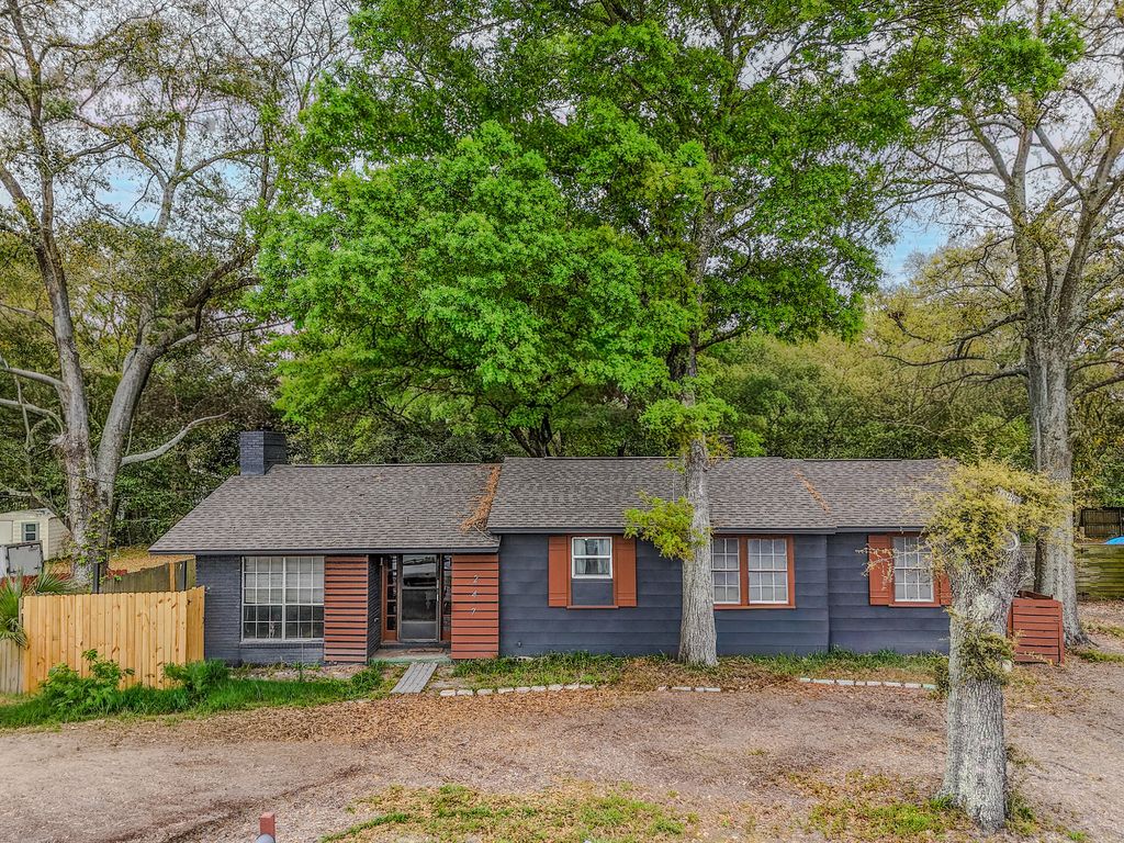 247 NE Highway Avenue, Fort Walton Beach, FL 32547