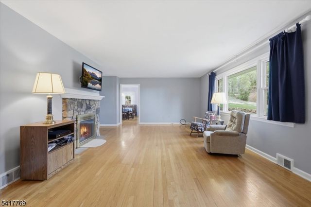 9 Henderson Hill Rd, Union Twp., NJ 08827