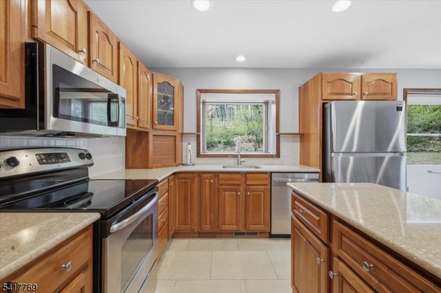 9 Henderson Hill Rd, Union Twp., NJ 08827