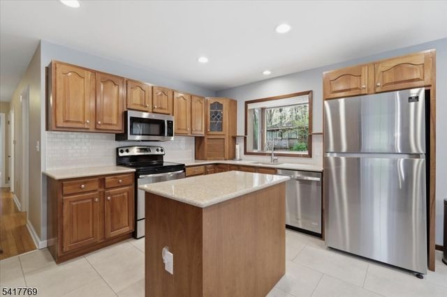 9 Henderson Hill Rd, Union Twp., NJ 08827