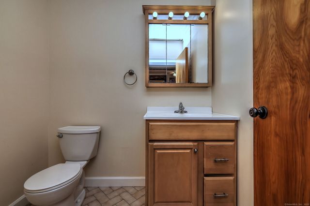 844 Grand Avenue 2, New Haven, CT 06511