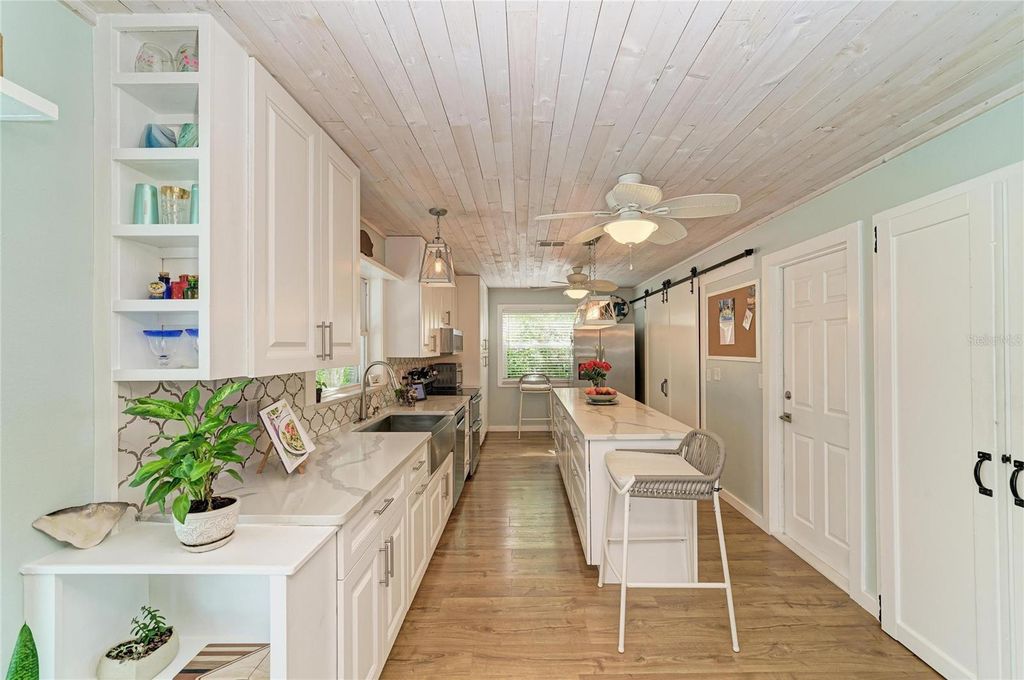 Image 12 of property listing at 238 WOODINGHAM TRAIL, Venice, FL 34292