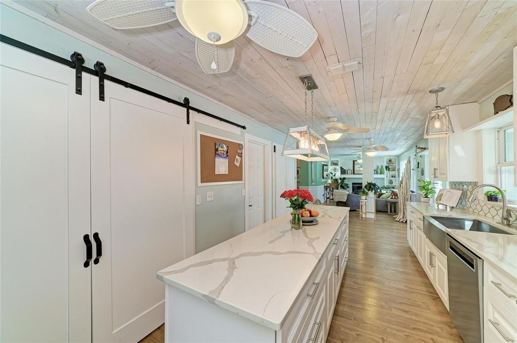 Image 14 of property listing at 238 WOODINGHAM TRAIL, Venice, FL 34292