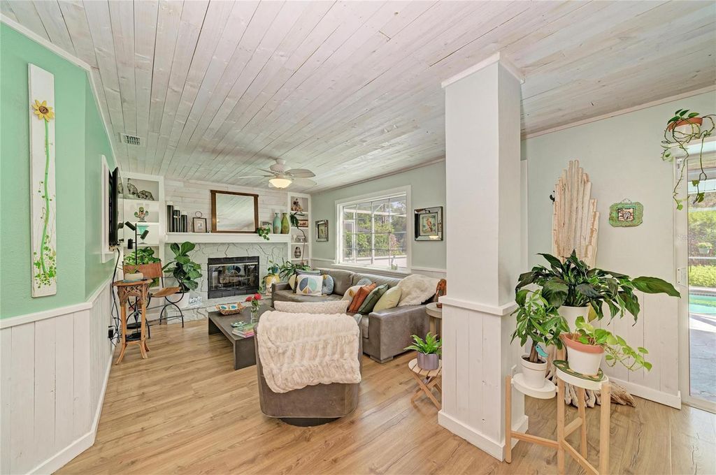 Image 7 of property listing at 238 WOODINGHAM TRAIL, Venice, FL 34292