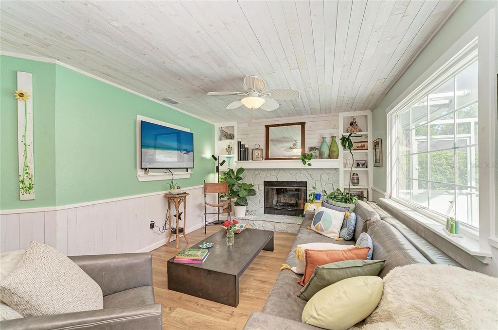 Image 8 of property listing at 238 WOODINGHAM TRAIL, Venice, FL 34292