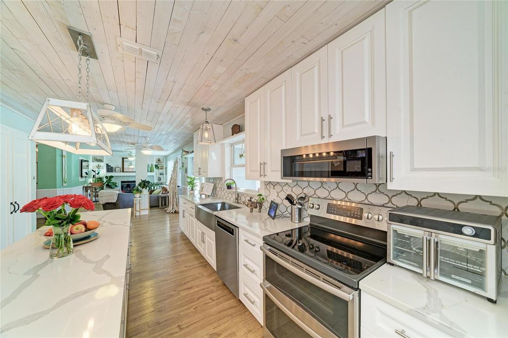 Image 10 of property listing at 238 WOODINGHAM TRAIL, Venice, FL 34292