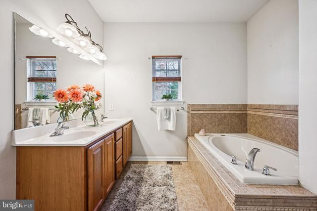 49 PINTAIL DR, Glassboro, NJ 08028