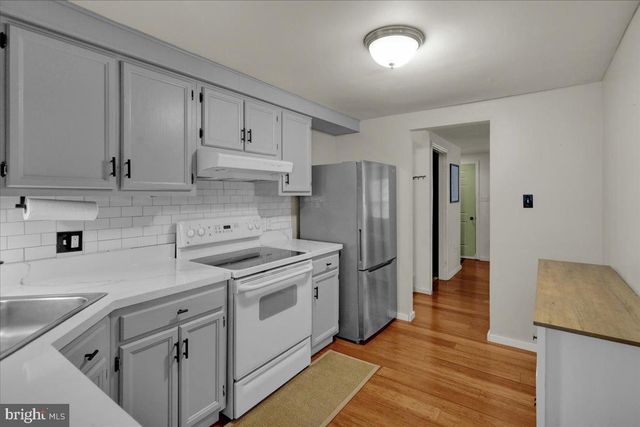 105 AUTUMN DR, Lititz, PA 17543