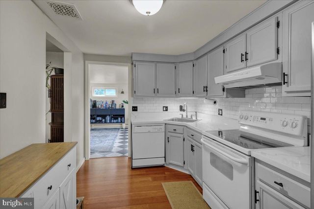 105 AUTUMN DR, Lititz, PA 17543