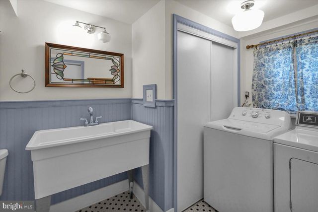 105 AUTUMN DR, Lititz, PA 17543