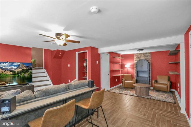 105 AUTUMN DR, Lititz, PA 17543