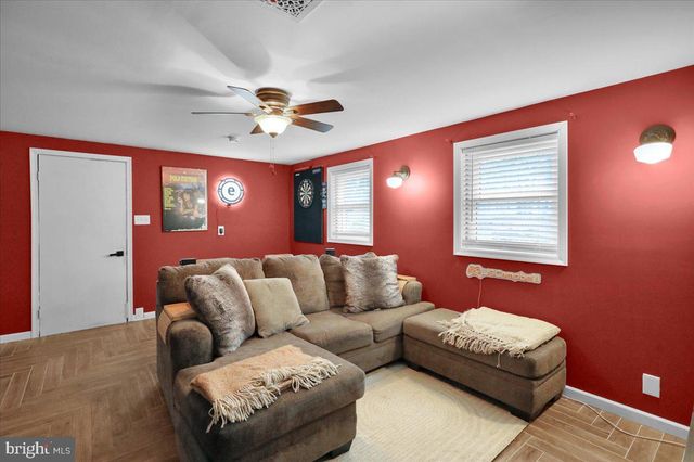 105 AUTUMN DR, Lititz, PA 17543