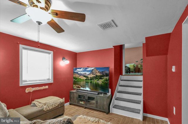 105 AUTUMN DR, Lititz, PA 17543