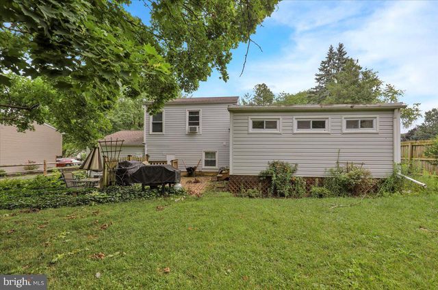 105 AUTUMN DR, Lititz, PA 17543