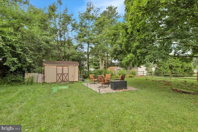105 AUTUMN DR, Lititz, PA 17543