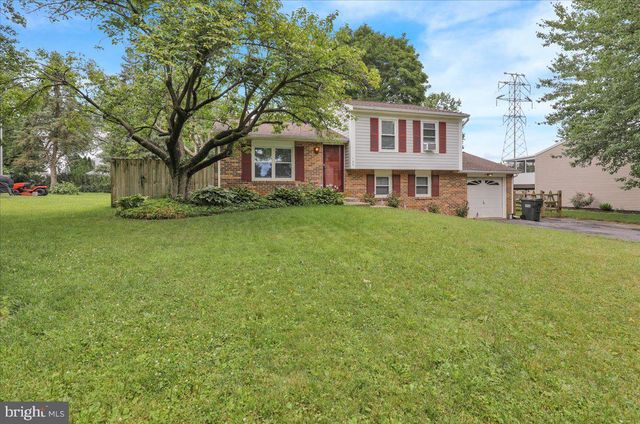 105 AUTUMN DR, Lititz, PA 17543