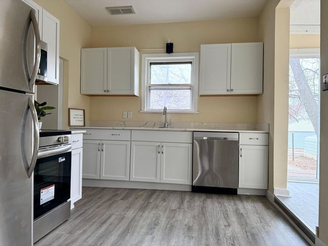 869 Lawson Avenue E, Saint Paul, MN 55106