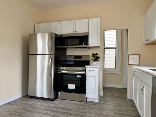 869 Lawson Avenue E, Saint Paul, MN 55106