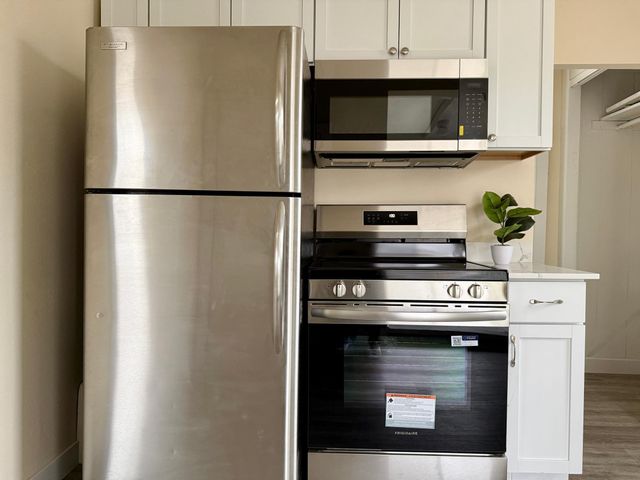 869 Lawson Avenue E, Saint Paul, MN 55106