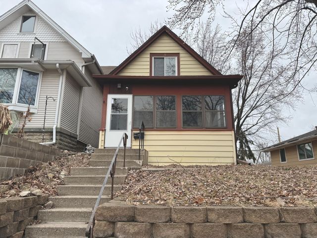 869 Lawson Avenue E, Saint Paul, MN 55106