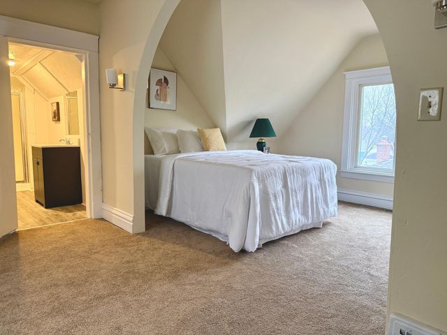 869 Lawson Avenue E, Saint Paul, MN 55106