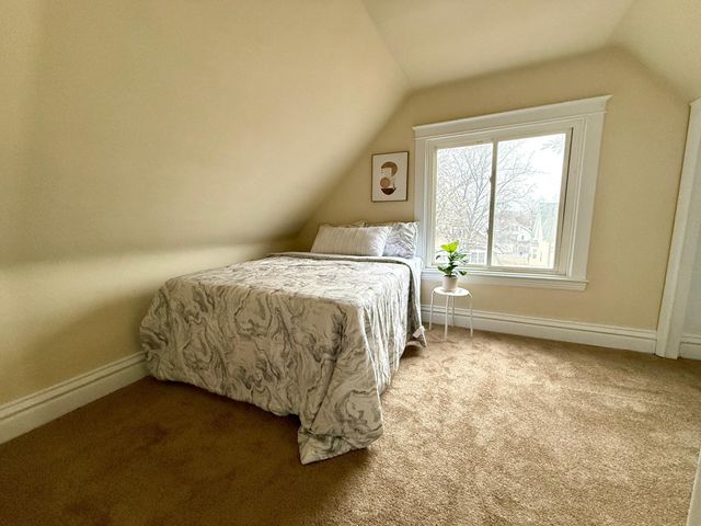 869 Lawson Avenue E, Saint Paul, MN 55106