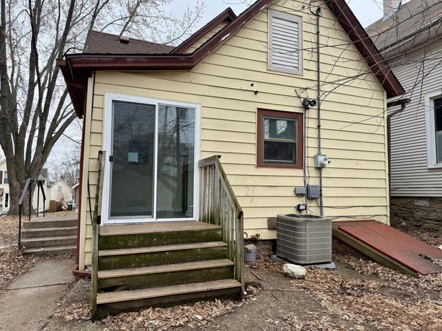 869 Lawson Avenue E, Saint Paul, MN 55106