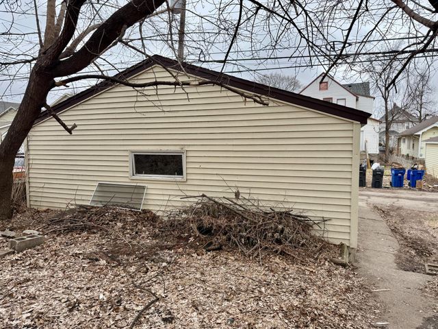 869 Lawson Avenue E, Saint Paul, MN 55106