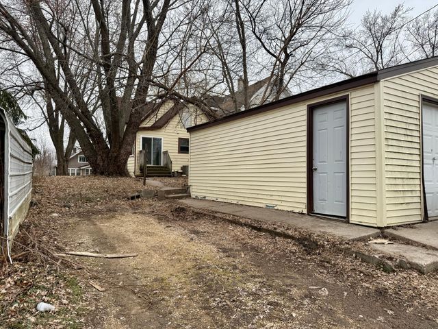 869 Lawson Avenue E, Saint Paul, MN 55106