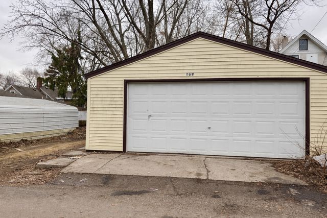 869 Lawson Avenue E, Saint Paul, MN 55106