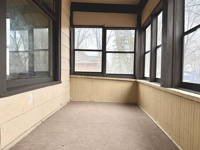 869 Lawson Avenue E, Saint Paul, MN 55106