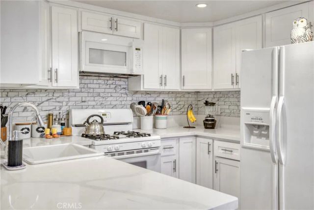 15155 Sherman Way 14, Van Nuys, CA 91405