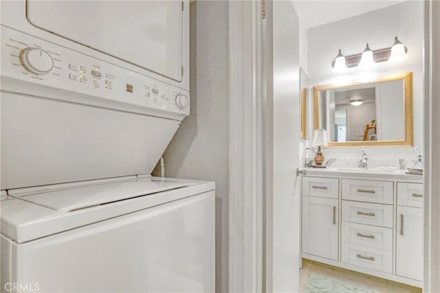 15155 Sherman Way 14, Van Nuys, CA 91405