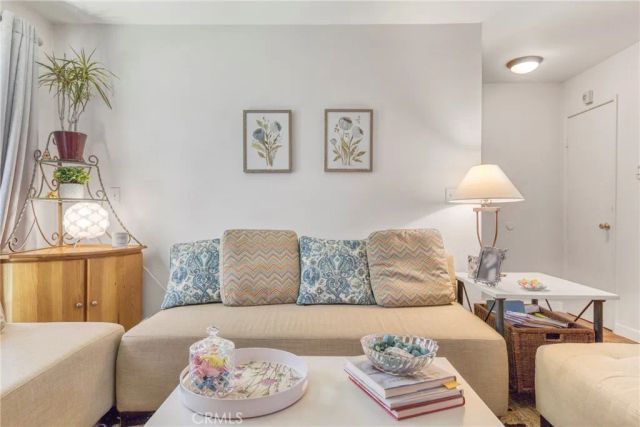 15155 Sherman Way 14, Van Nuys, CA 91405