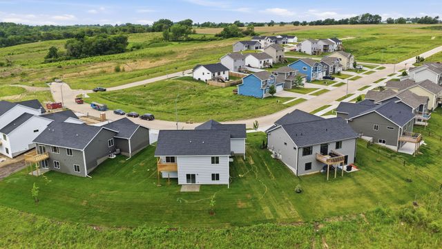 2902 Prairieside Place, Norwalk, IA 50211