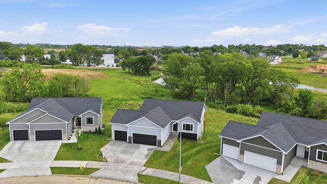 2902 Prairieside Place, Norwalk, IA 50211