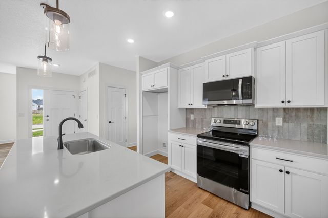 2902 Prairieside Place, Norwalk, IA 50211