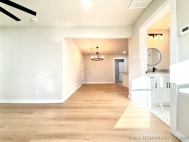 1042 N Valley Drive, Sand Springs, OK 74063