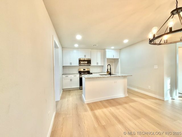 1042 N Valley Drive, Sand Springs, OK 74063