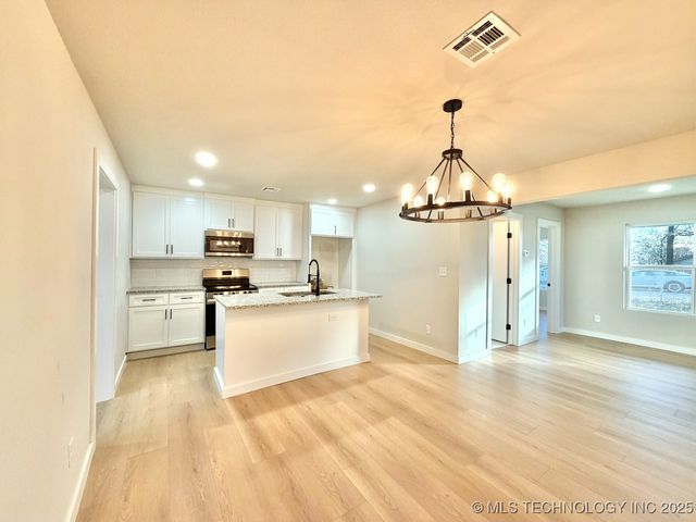 1042 N Valley Drive, Sand Springs, OK 74063