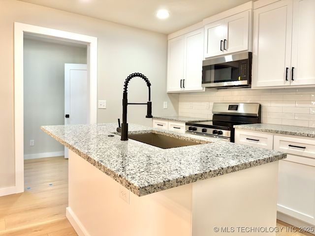 1042 N Valley Drive, Sand Springs, OK 74063