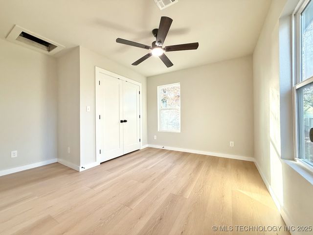 1042 N Valley Drive, Sand Springs, OK 74063